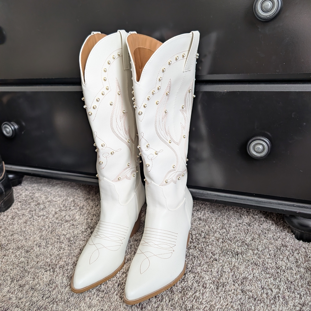 Elegant White Western Boots